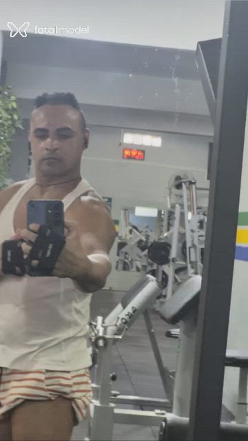Acompanhante homem com cabelo castanho de olhos pretos em Colatina Acompanhante homem com cabelo castanho de olhos pretos em Colatina - Delei
