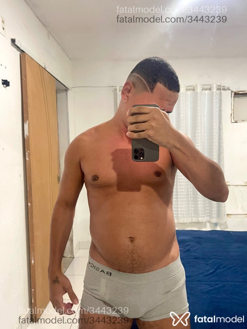 Acompanhante homem morena (o) de olhos castanhos em Virtual Acompanhante homem morena (o) de olhos castanhos em Virtual - Elias
