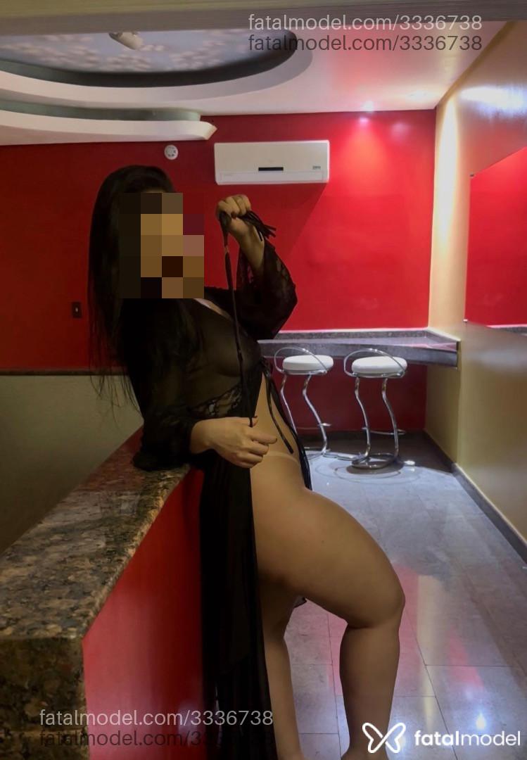 Acompanhante mulher com cabelo castanho de olhos castanhos - Ísis Belmonte