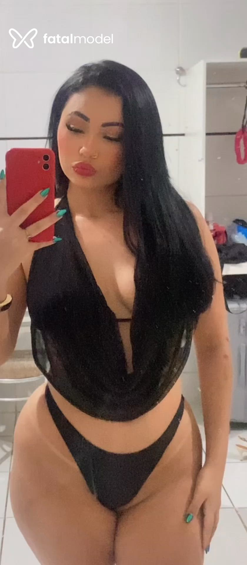 Acompanhante mulher morena (o) de olhos pretos - Bárbara