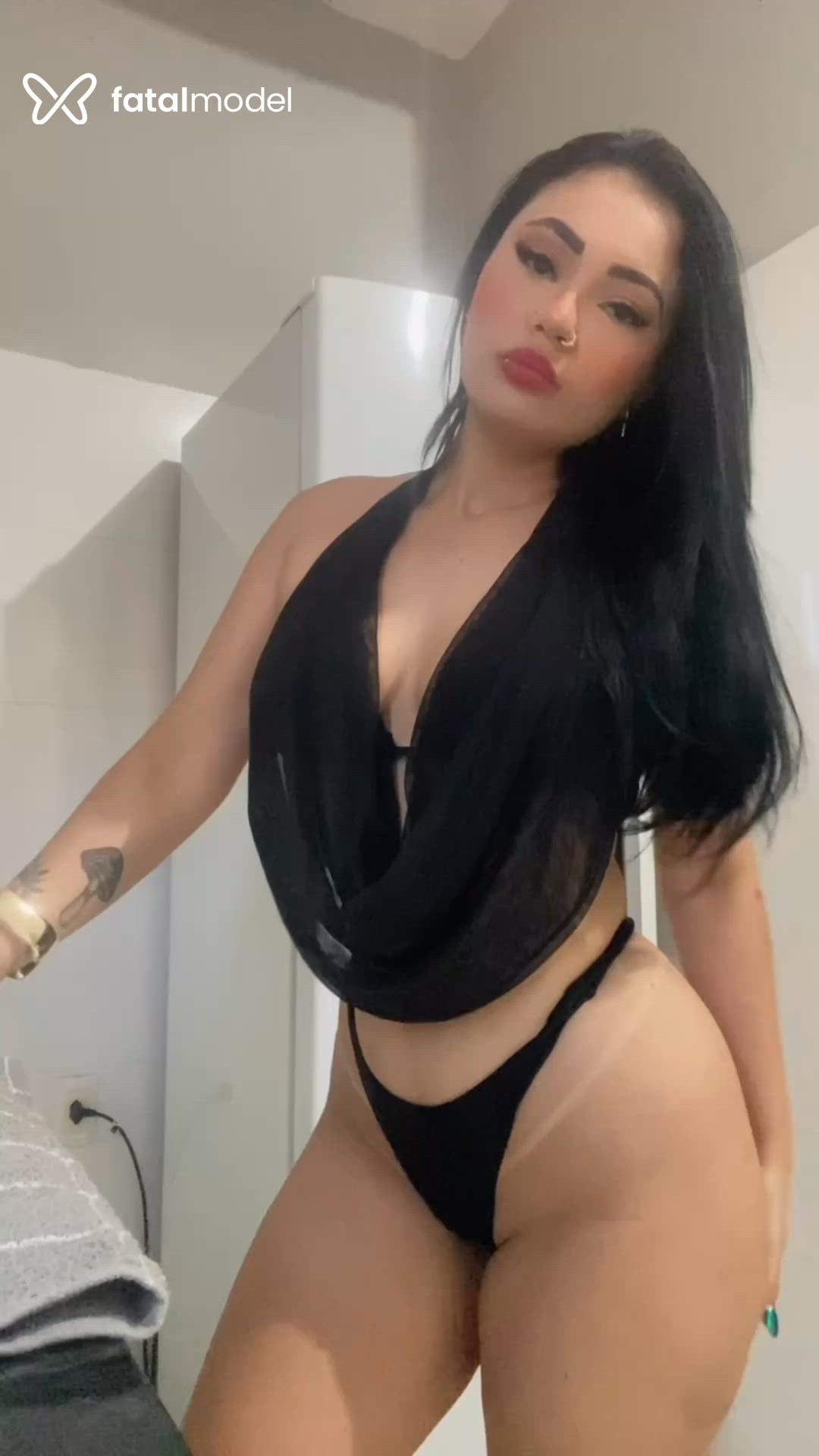 Acompanhante mulher morena (o) de olhos pretos - Bárbara