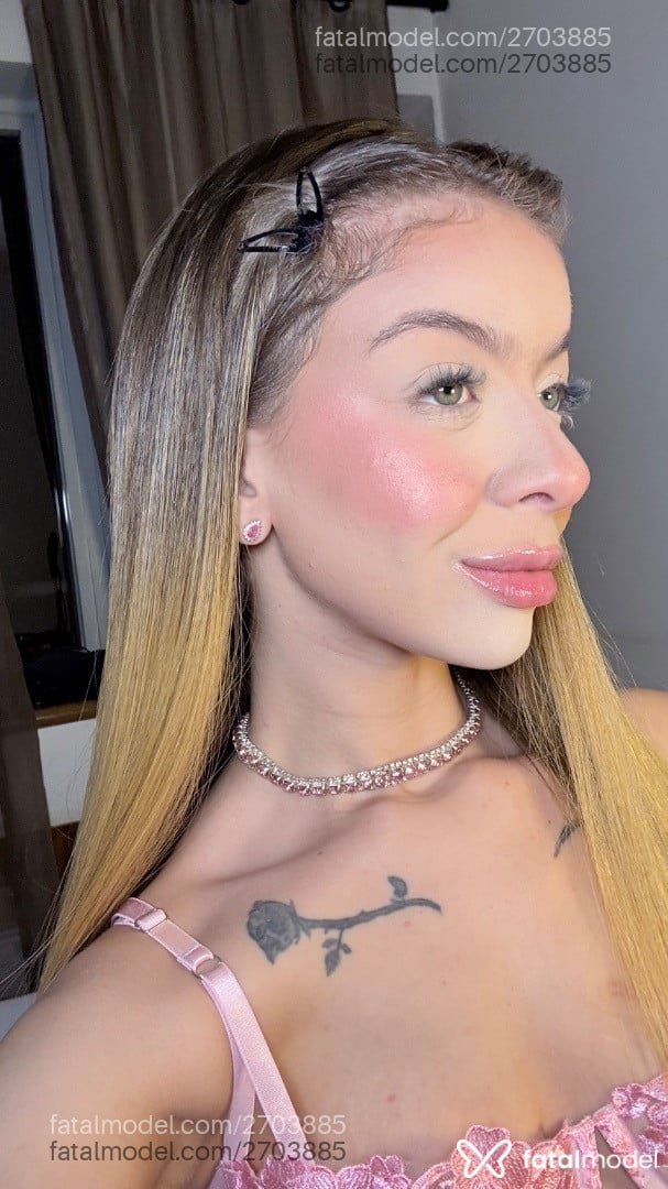 Acompanhante mulher loira (o) de olhos verdes em São Paulo Acompanhante mulher loira (o) de olhos verdes em São Paulo - Bloom