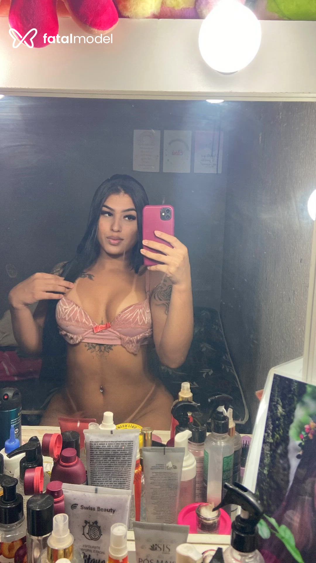 Acompanhante mulher trans morena (o) de olhos castanhos - Ynara