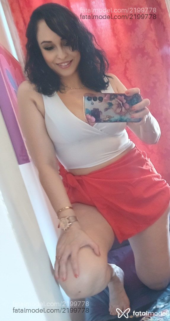 Acompanhante mulher morena (o) de olhos verdes - Leandra