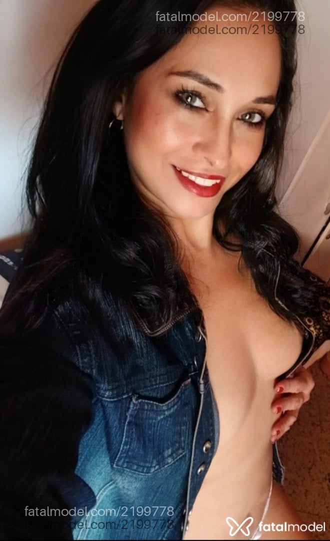 Acompanhante mulher morena (o) de olhos verdes - Leandra