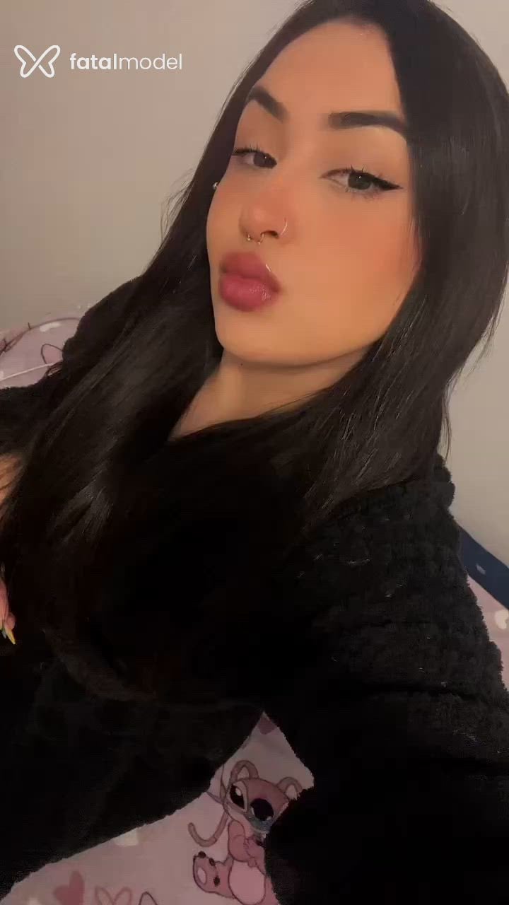Acompanhante mulher morena (o) de olhos azuis em Pelotas Acompanhante mulher morena (o) de olhos azuis em Pelotas - Alice