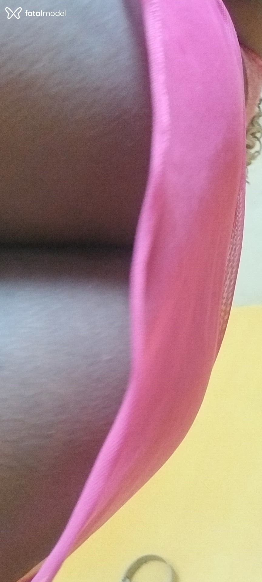 Acompanhante mulher loira (o) de olhos castanhos - Ebony