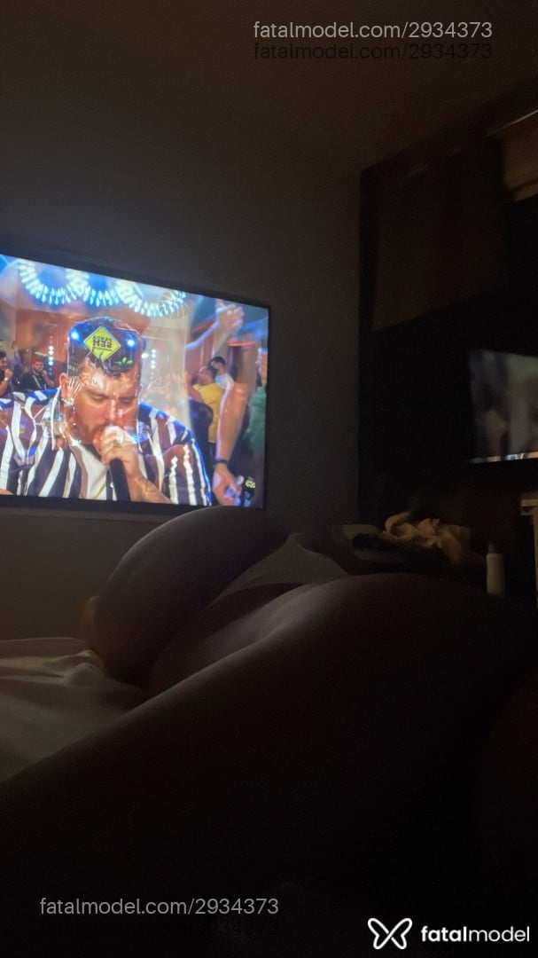 Acompanhante mulher com cabelo castanho de olhos castanhos - Laís Ster Acompanhante mulher com cabelo castanho de olhos castanhos - Laís Ster