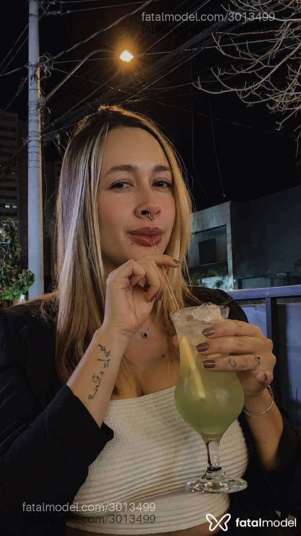 Acompanhante mulher loira (o) de olhos mel - Brendha Lisboa