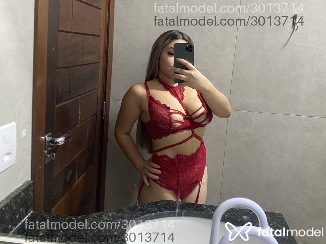 Acompanhante mulher loira (o) de olhos castanhos - Laís Barbosa