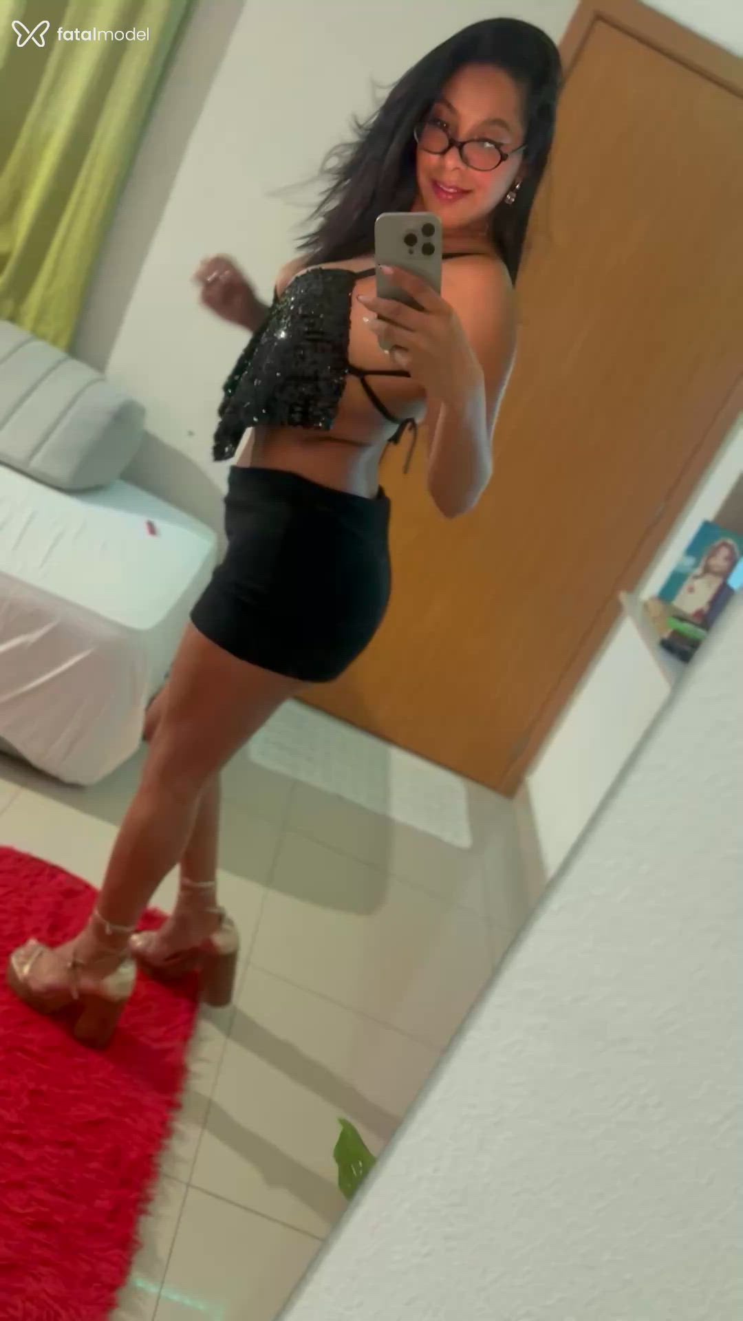 Acompanhante mulher morena (o) de olhos castanhos - Lari Silva Acompanhante mulher morena (o) de olhos castanhos - Lari Silva