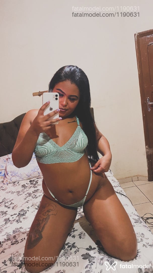 Acompanhante mulher morena (o) de olhos castanhos - Pérola Bittencourt