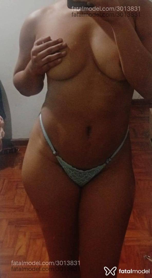 Acompanhante mulher com cabelo castanho de olhos castanhos - Victória