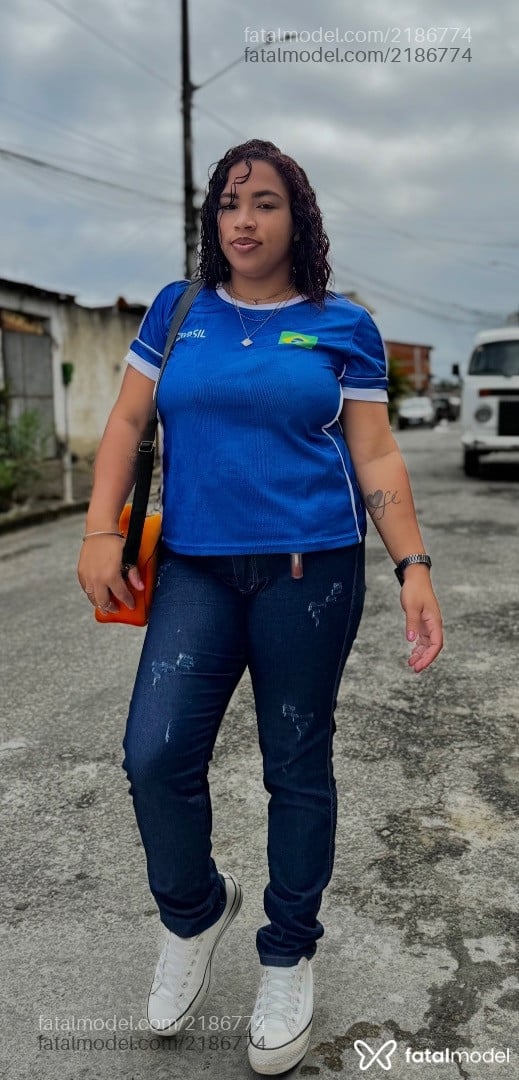 Acompanhante mulher ruiva (o) de olhos castanhos - Barbosa