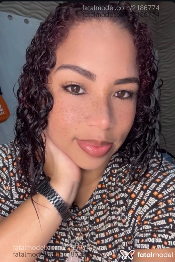 Acompanhante mulher ruiva (o) de olhos castanhos - Barbosa
