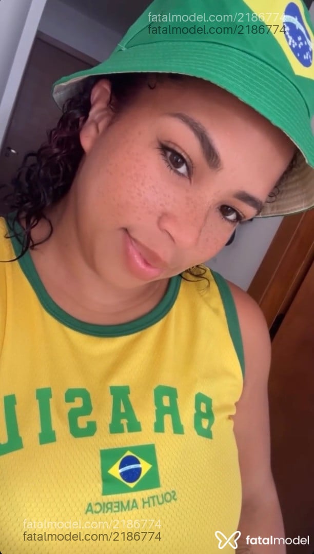 Acompanhante mulher ruiva (o) de olhos castanhos - Barbosa