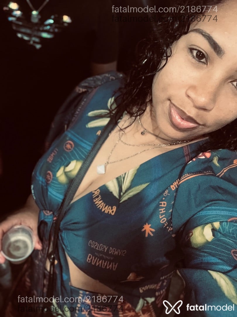 Acompanhante mulher ruiva (o) de olhos castanhos - Barbosa