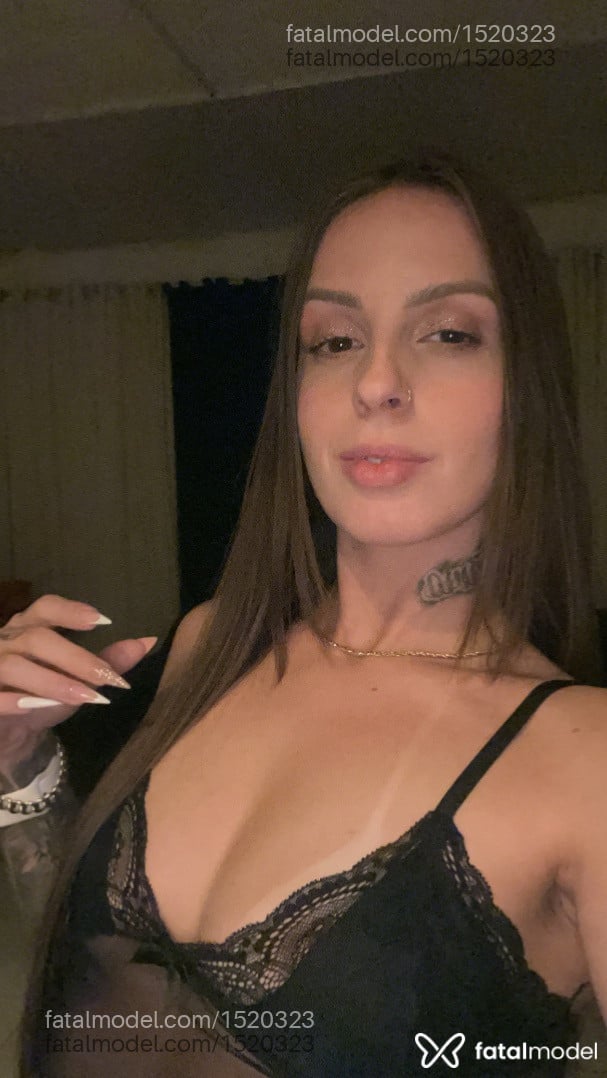 Acompanhante mulher com cabelo castanho de olhos castanhos em Gravataí - Thayla Medeiros