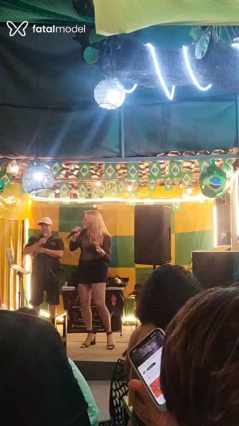 Acompanhante travesti loira (o) de olhos mel em São José Acompanhante travesti loira (o) de olhos mel em São José - Mellody