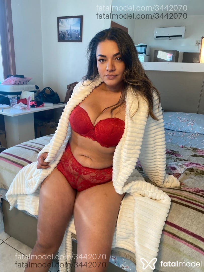 Acompanhante mulher morena (o) de olhos castanhos em Virtual Acompanhante mulher morena (o) de olhos castanhos em Virtual - Dani Reis