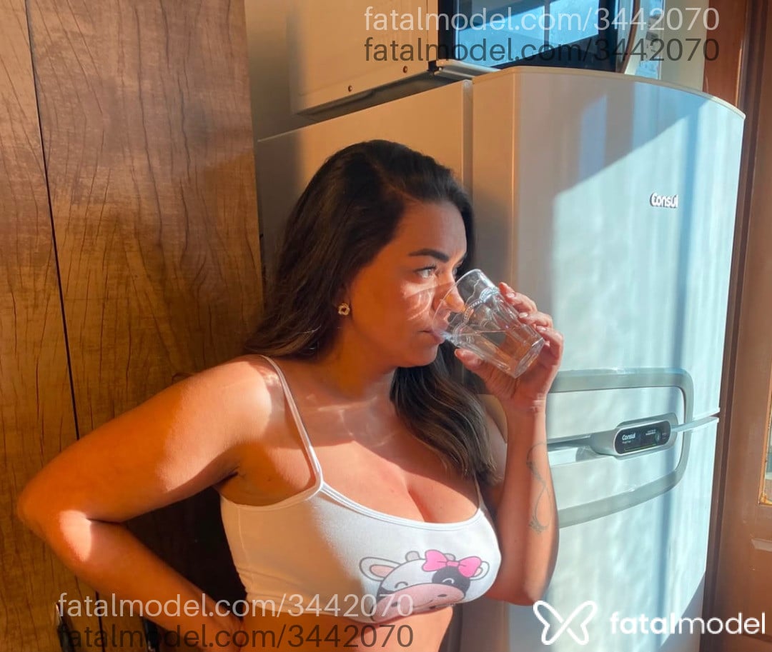 Acompanhante mulher morena (o) de olhos castanhos em Virtual Acompanhante mulher morena (o) de olhos castanhos em Virtual - Dani Reis