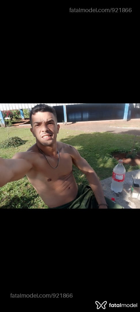 Acompanhante homem com cabelo castanho de olhos mel em Votuporanga - Eduardo