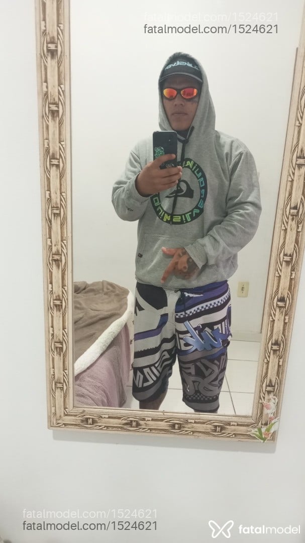 Acompanhante homem com cabelo castanho de olhos castanhos em Taubaté - João