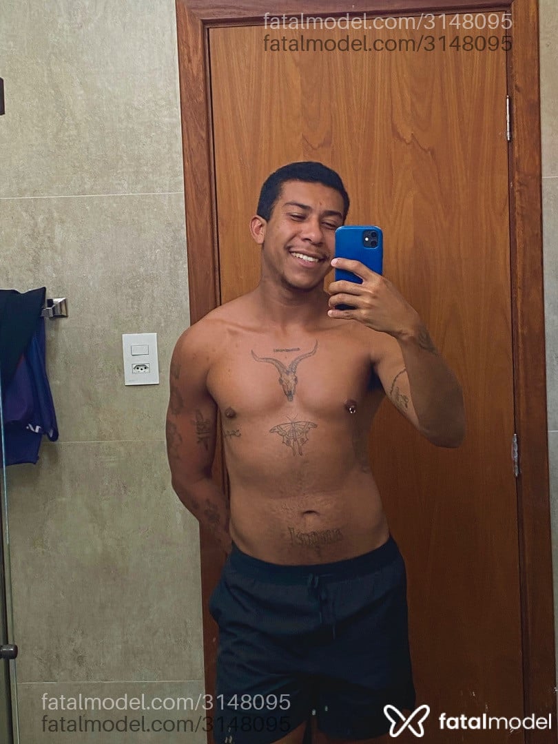Acompanhante homem morena (o) de olhos castanhos - Breno Acompanhante homem morena (o) de olhos castanhos - Breno