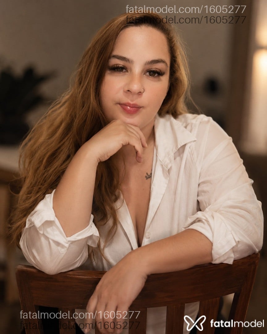 Acompanhante mulher com cabelo castanho de olhos castanhos em Camboriú - Dudinhaa