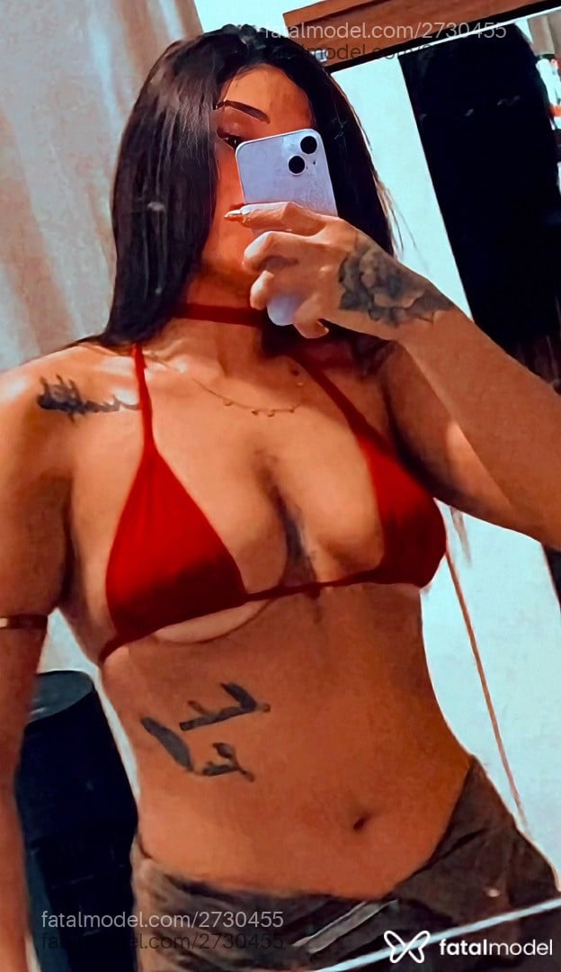 Acompanhante mulher com cabelo castanho de olhos castanhos - Airáa Santos