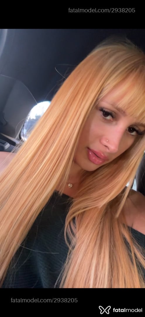 Acompanhante mulher loira (o) de olhos castanhos - Mel Yasmin