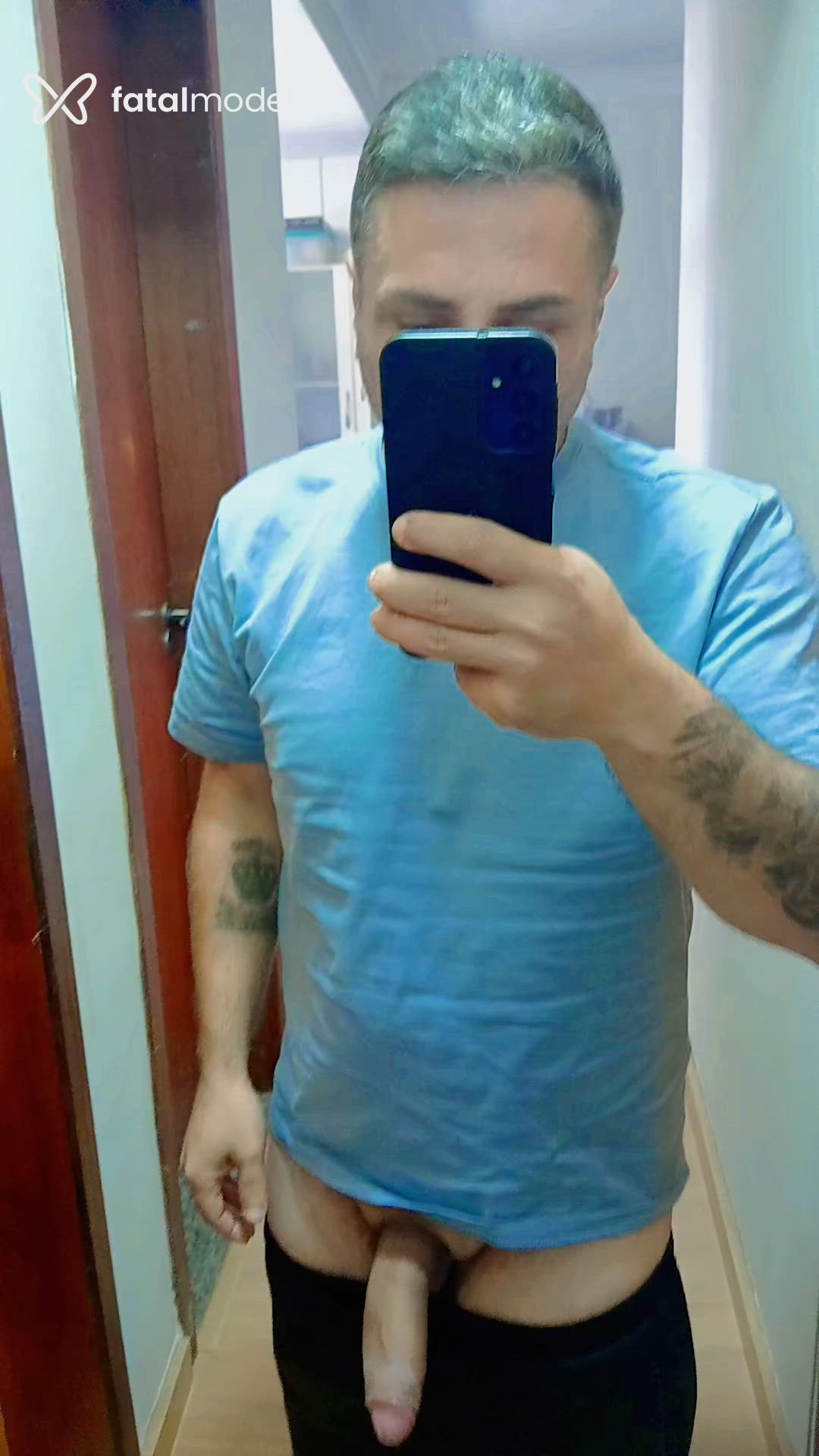 Acompanhante homem com cabelo grisalho de olhos verdes - Olhosverdes Acompanhante homem com cabelo grisalho de olhos verdes - Olhosverdes