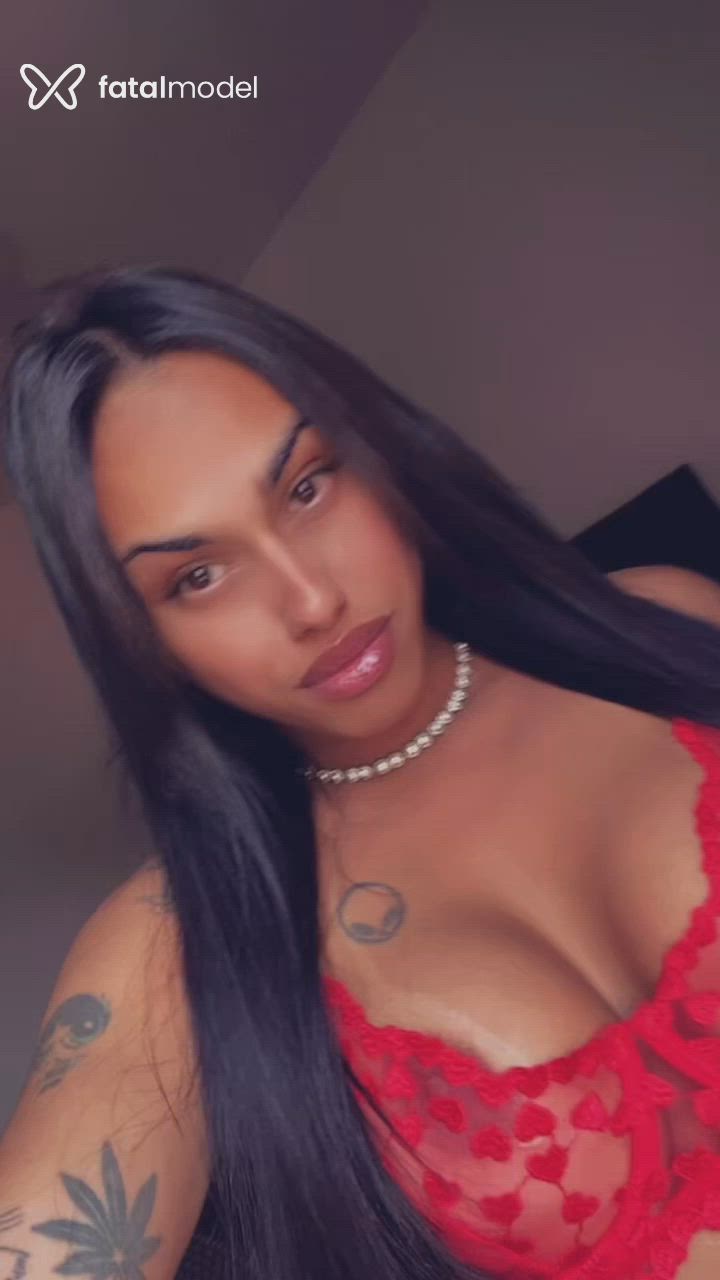 Acompanhante mulher trans com cabelo castanho de olhos castanhos - Danny Pinheiro
