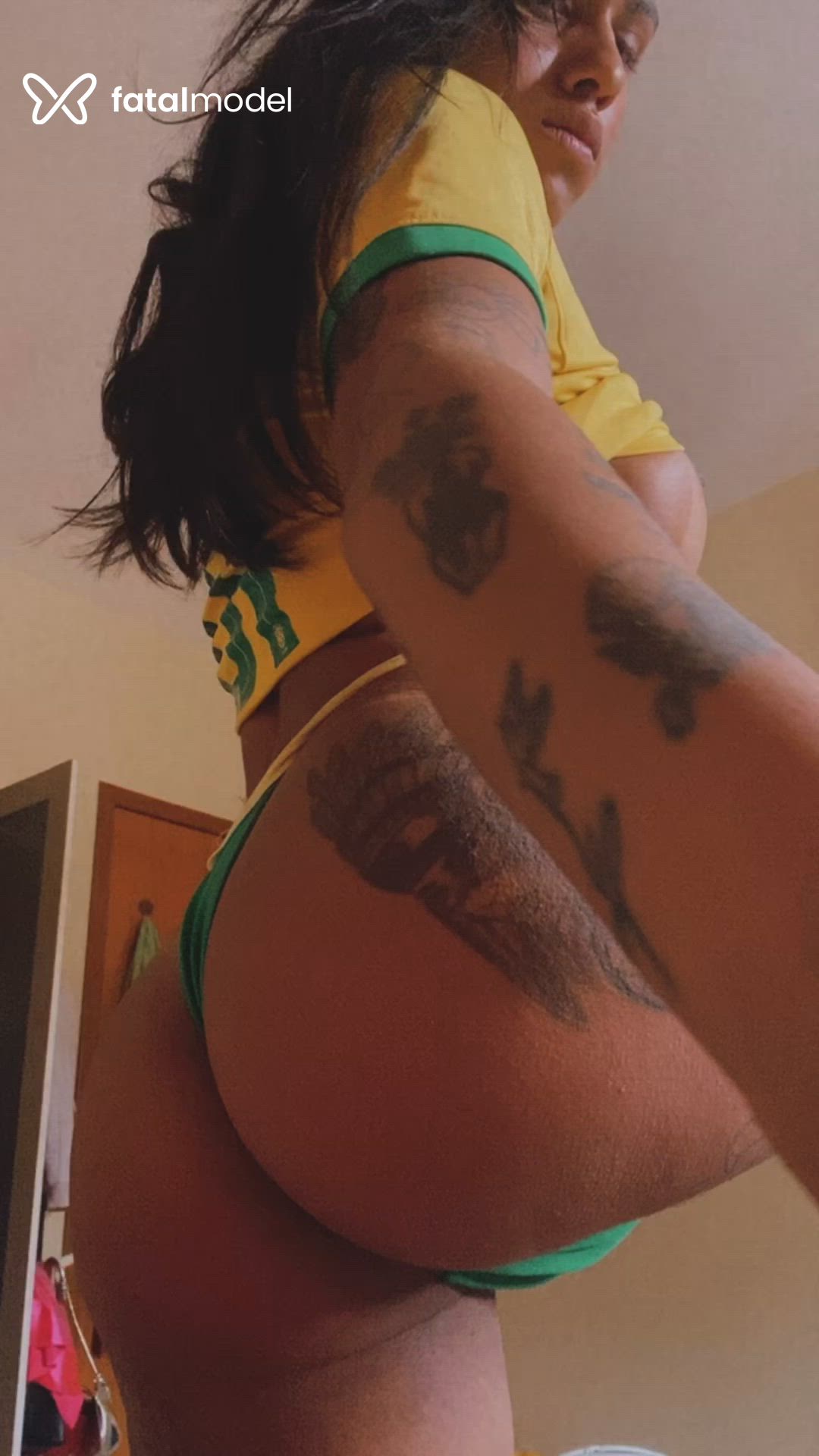Acompanhante mulher trans com cabelo castanho de olhos castanhos - Danny Pinheiro