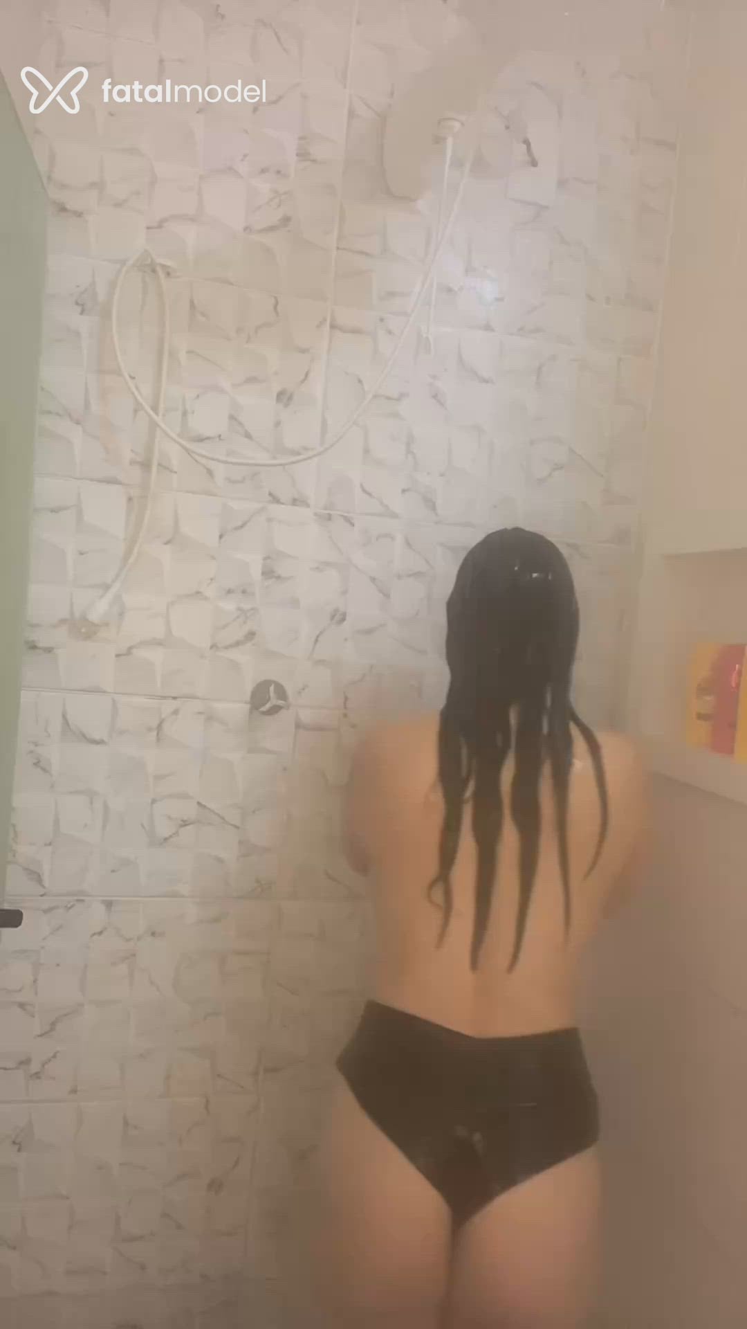 Acompanhante mulher com cabelo castanho de olhos castanhos - Malevola