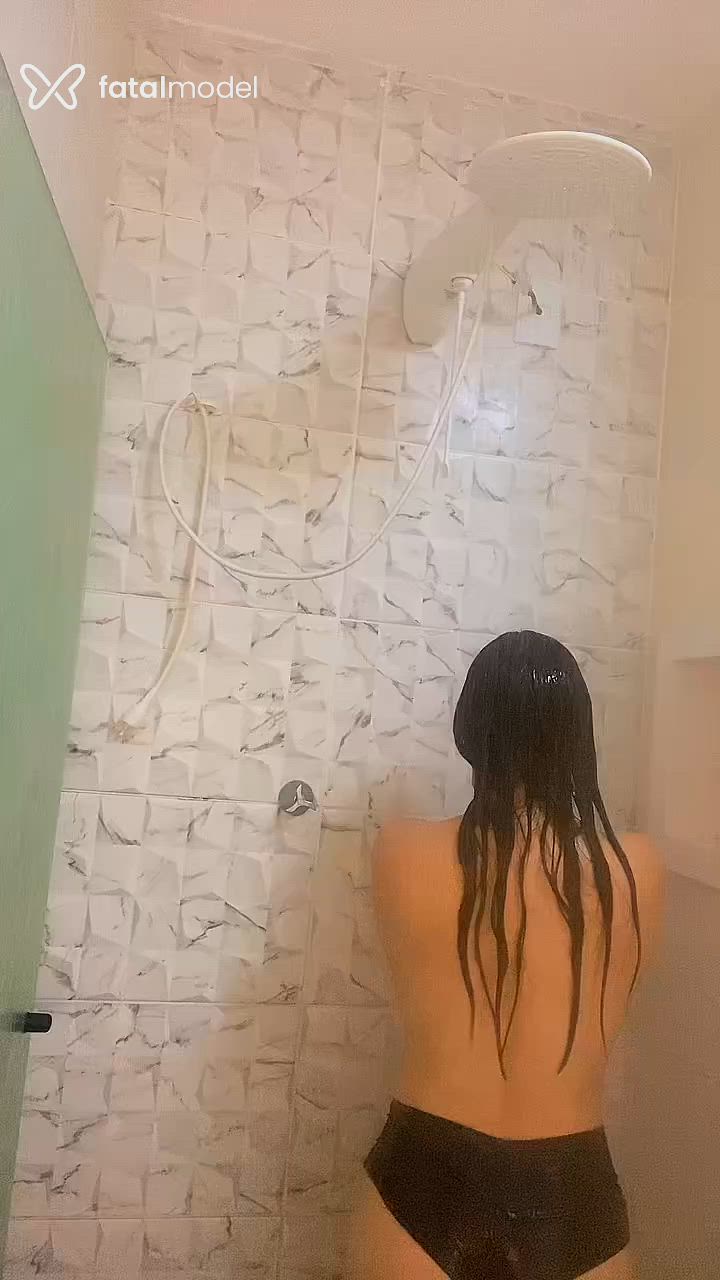 Acompanhante mulher com cabelo castanho de olhos castanhos - Malevola