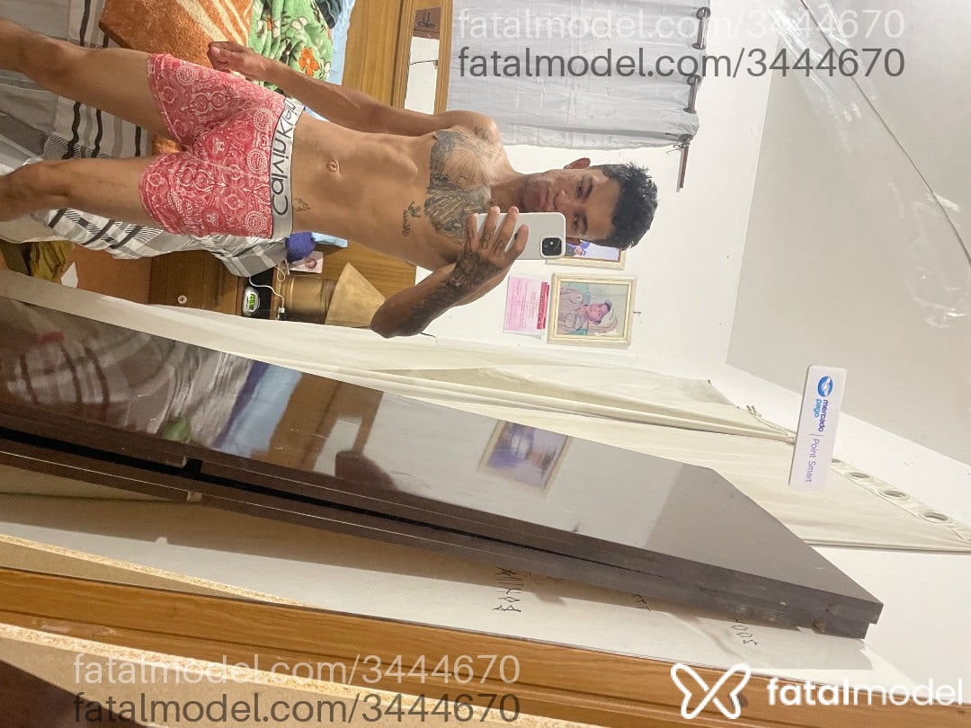Acompanhante homem com cabelo castanho de olhos castanhos em Betim Acompanhante homem com cabelo castanho de olhos castanhos em Betim - Leandro