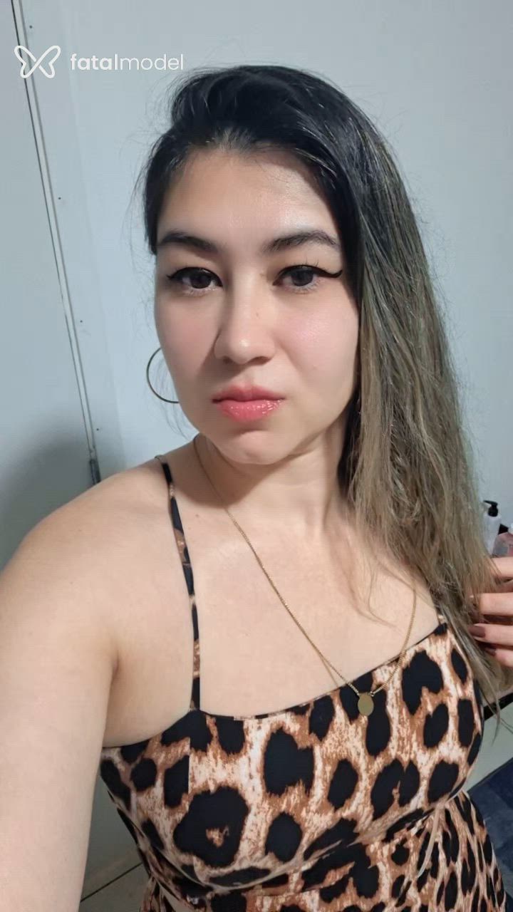 Acompanhante mulher loira (o) de olhos castanhos - Mika Nakamura