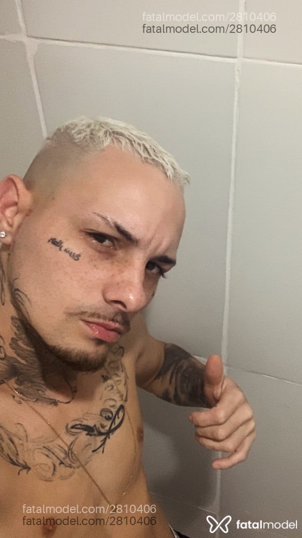 Acompanhante homem loira (o) de olhos castanhos em Balneário Camboriú - Kauan