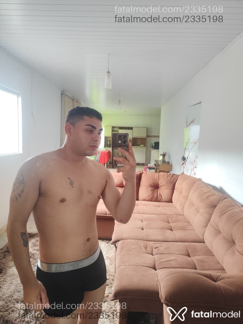 Acompanhante homem com cabelo grisalho de olhos castanhos em Itaberaí - Jhey