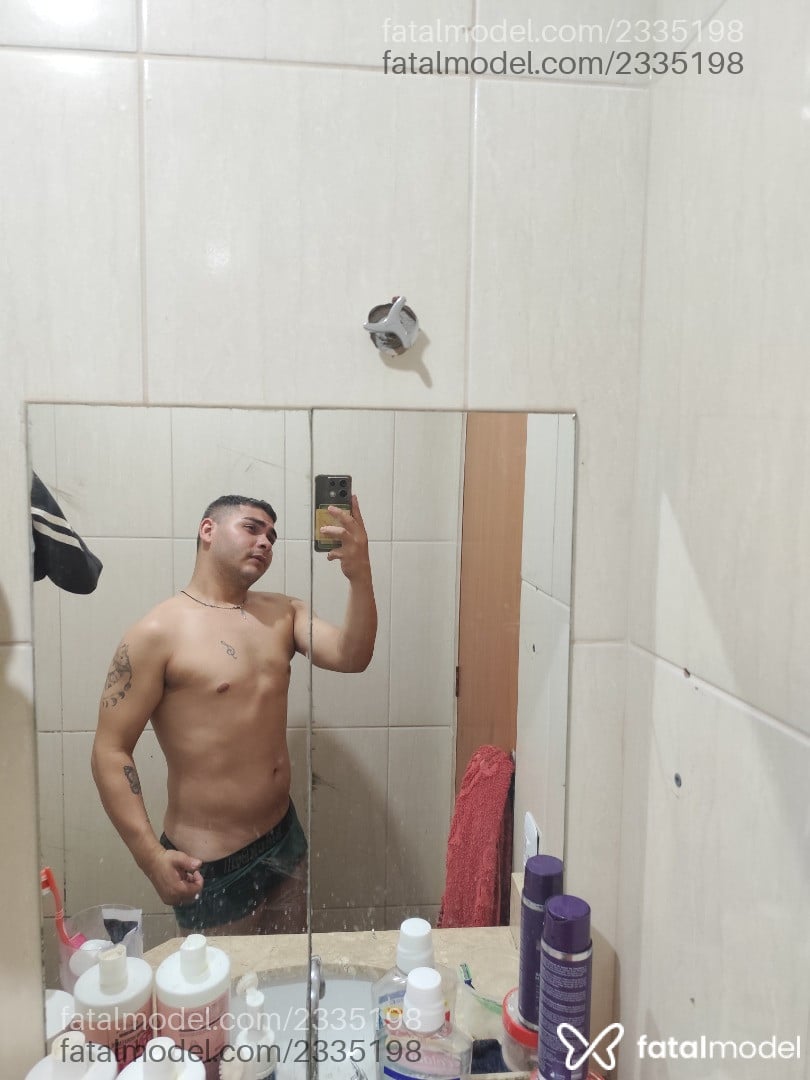 Acompanhante homem com cabelo grisalho de olhos castanhos em Itaberaí - Jhey