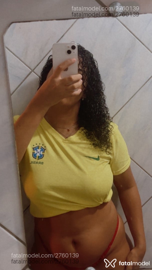 Acompanhante mulher com cabelo castanho de olhos pretos - Amora Acompanhante mulher com cabelo castanho de olhos pretos - Amora