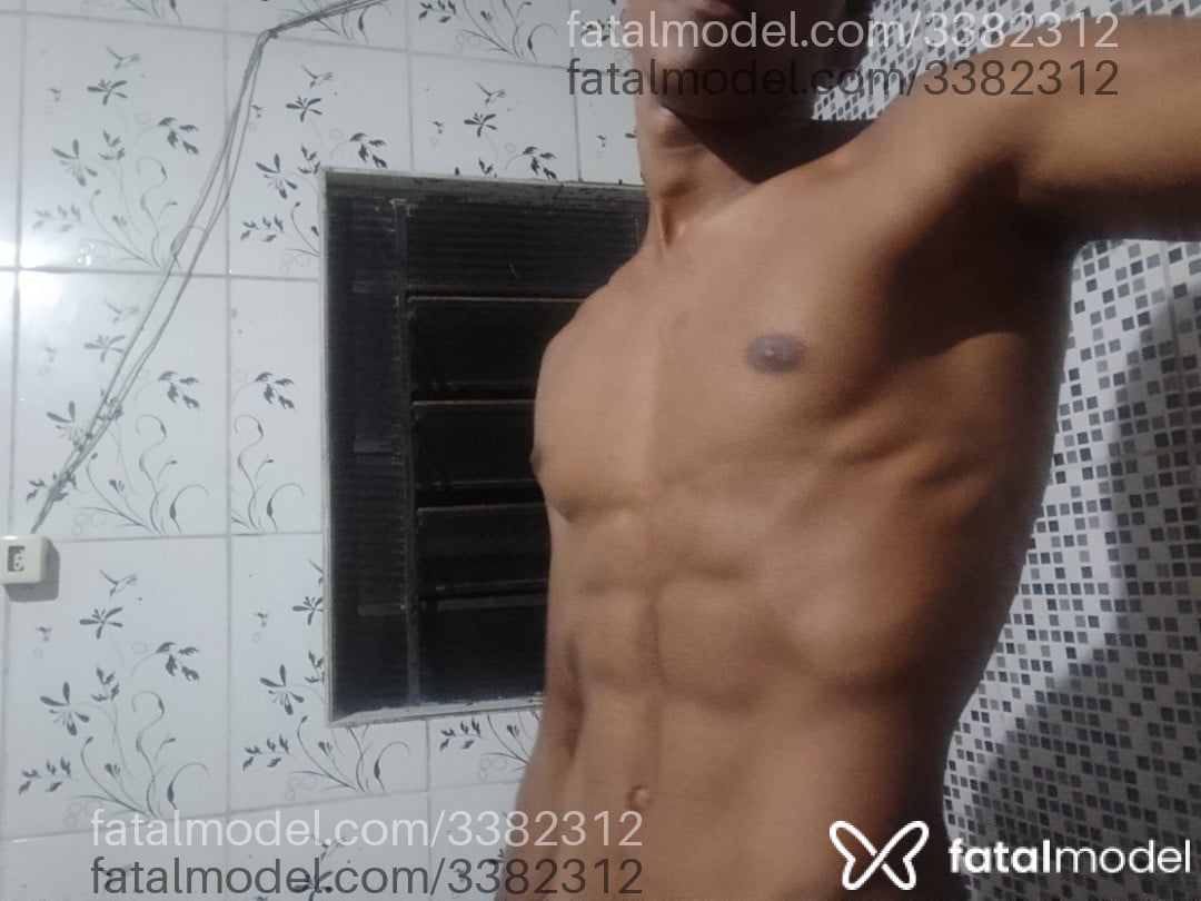 Acompanhante homem morena (o) de olhos castanhos - Mayck