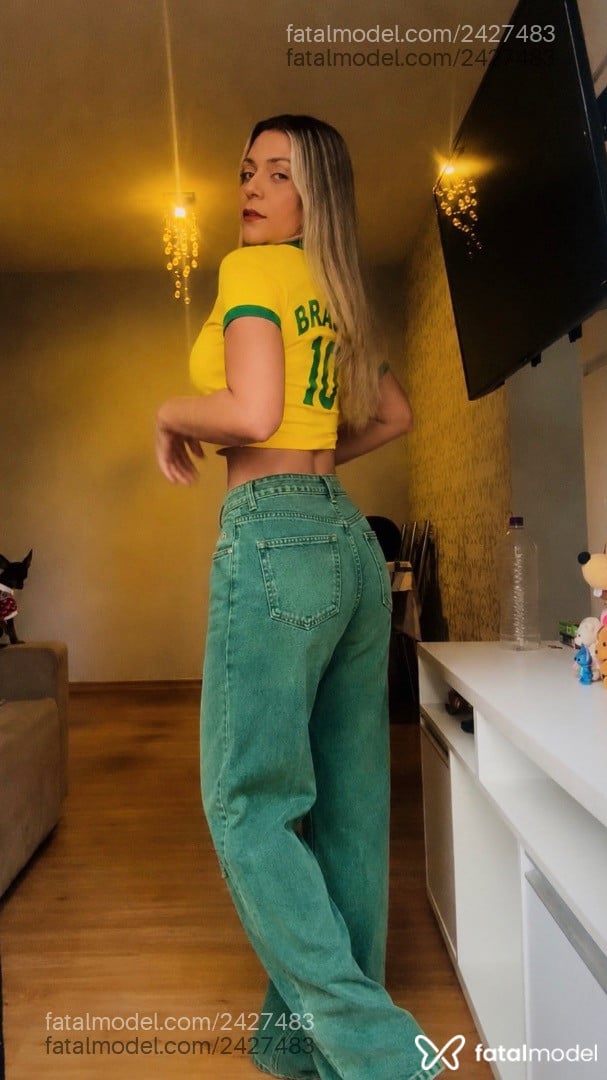 Acompanhante mulher loira (o) de olhos verdes - Nicoly Monteiro