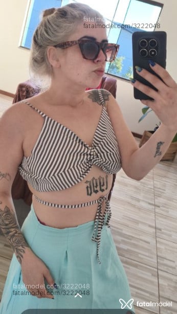 Acompanhante mulher loira (o) de olhos castanhos em Santiago - Vitória