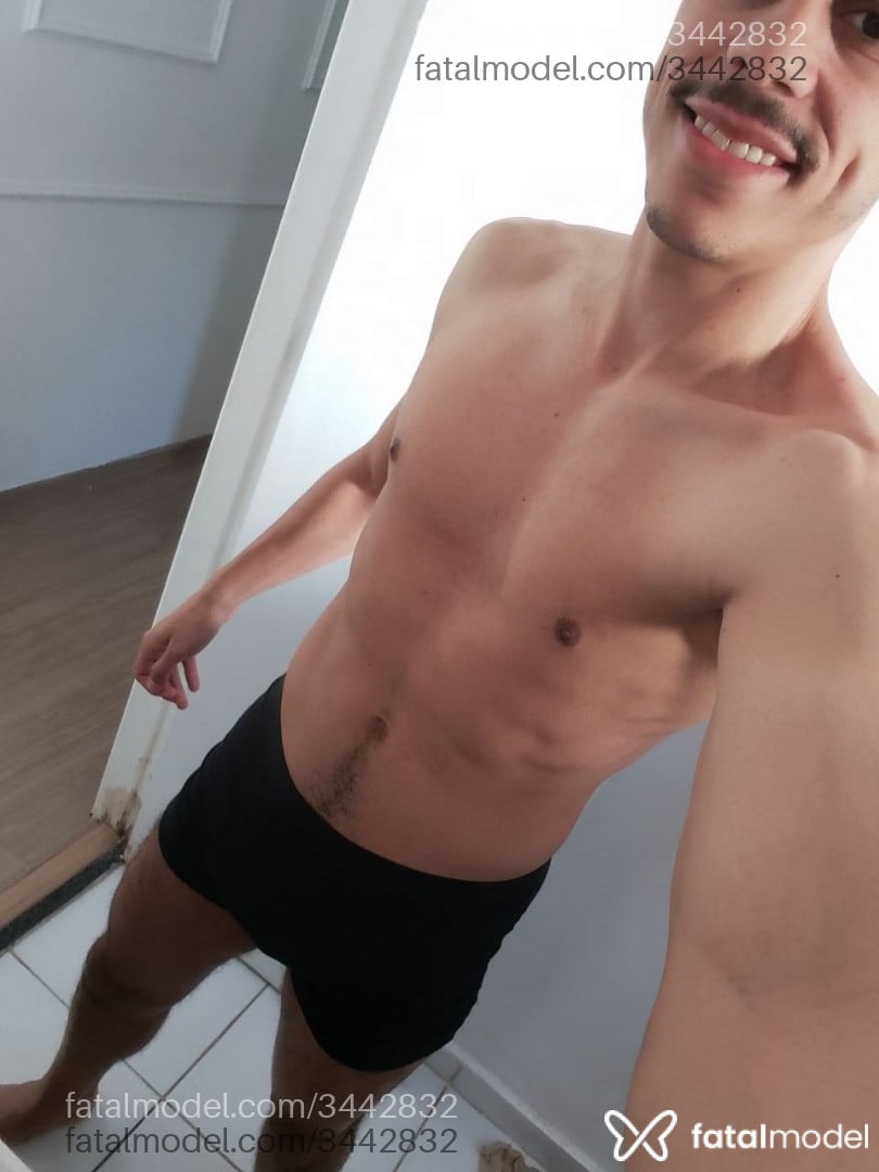 Acompanhante homem com cabelo castanho de olhos castanhos em São Paulo - Carlos Alberto