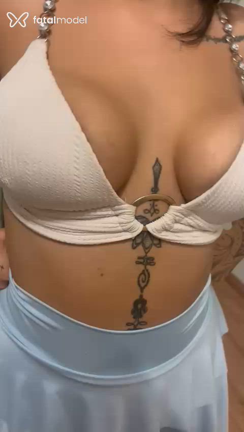 Acompanhante mulher morena (o) de olhos verdes - Vithórya Acompanhante mulher morena (o) de olhos verdes - Vithórya