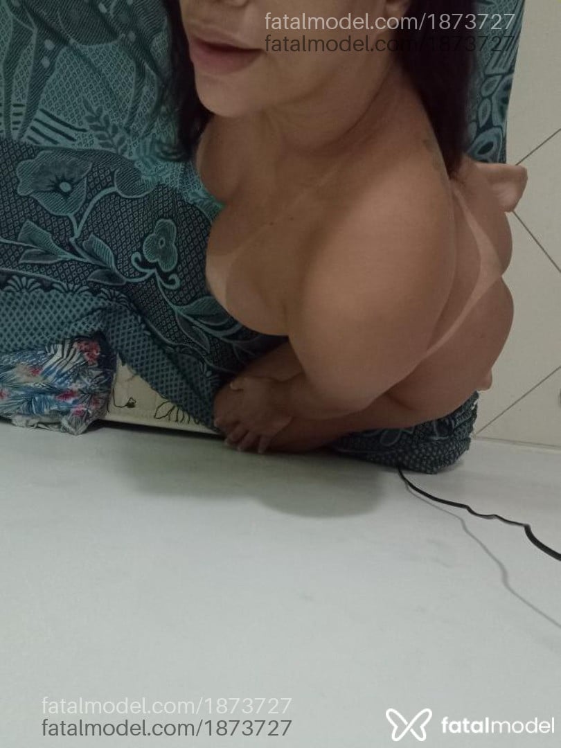 Acompanhante mulher morena (o) de olhos castanhos em Armação dos Búzios Acompanhante mulher morena (o) de olhos castanhos em Armação dos Búzios - Mel