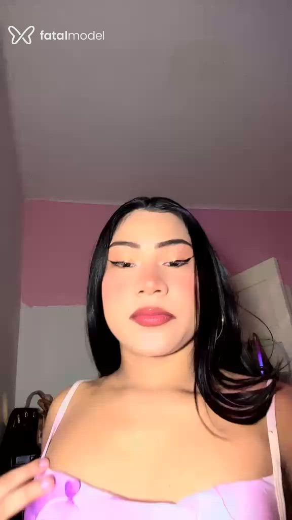 Acompanhante não-binário com cabelo castanho de olhos castanhos em São Paulo Acompanhante não-binário com cabelo castanho de olhos castanhos em São Paulo - Sthefany Catrine