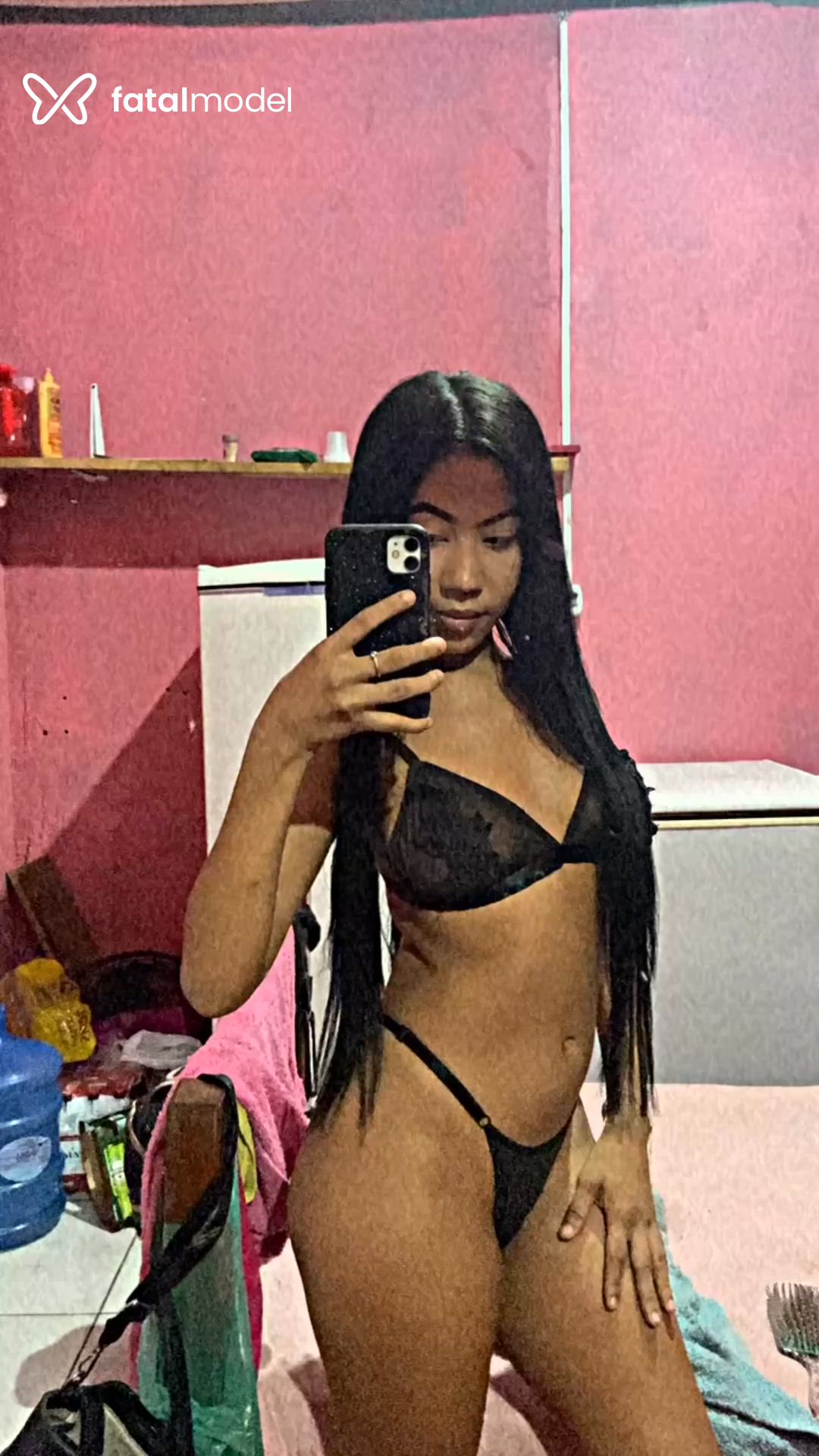 Acompanhante mulher com cabelo castanho de olhos pretos - Milly Acompanhante mulher com cabelo castanho de olhos pretos - Milly